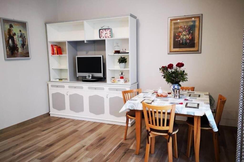 Delizioso Appartamento Cosy Ristrutturato ปาร์มา ภายนอก รูปภาพ